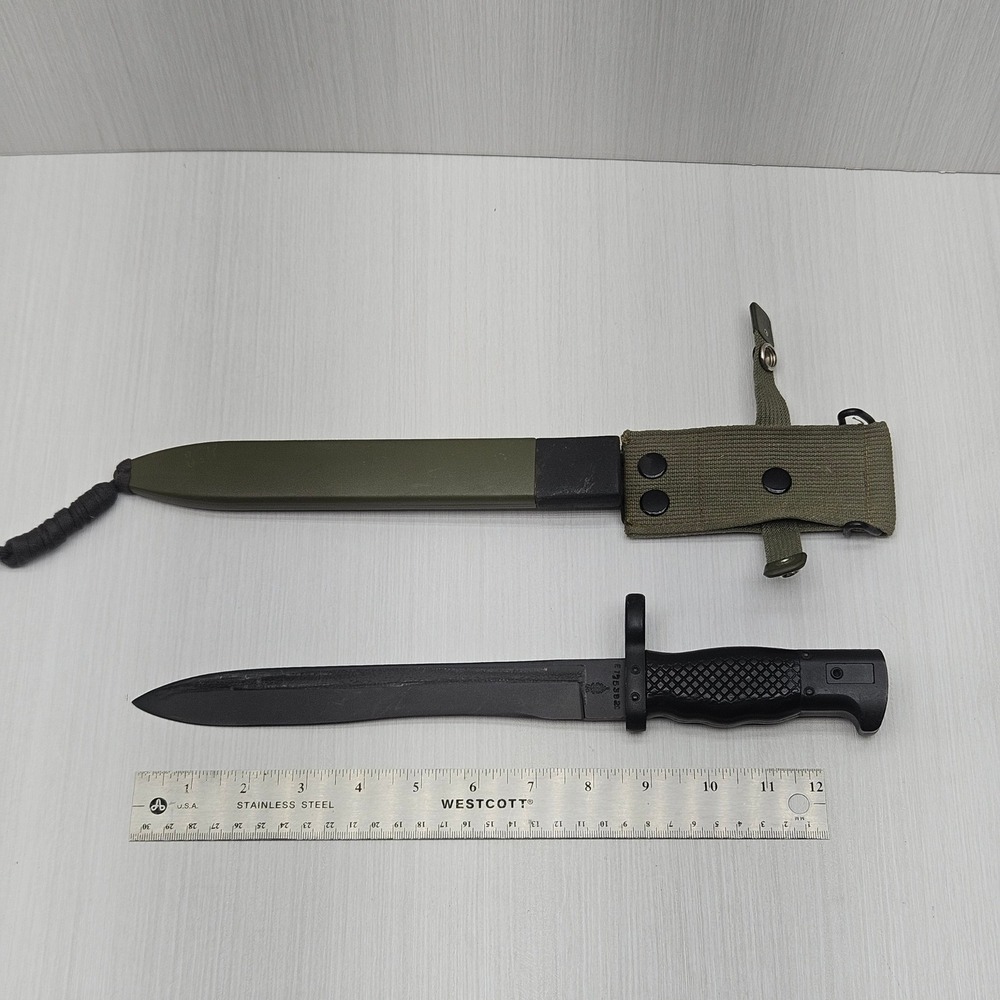 Vintage Spanish CETME Model L 5.56 Bayonet with Scabbard ET75392C Black